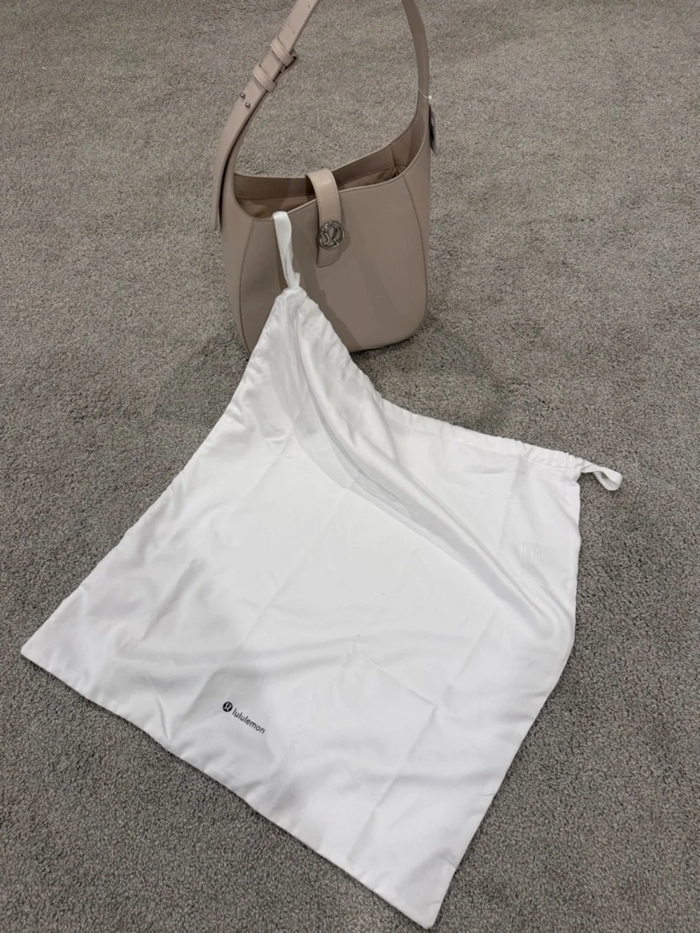Lululemon NWT Leather Alternative Shoulder Bag Cashew 8L - Picture 12 of 12